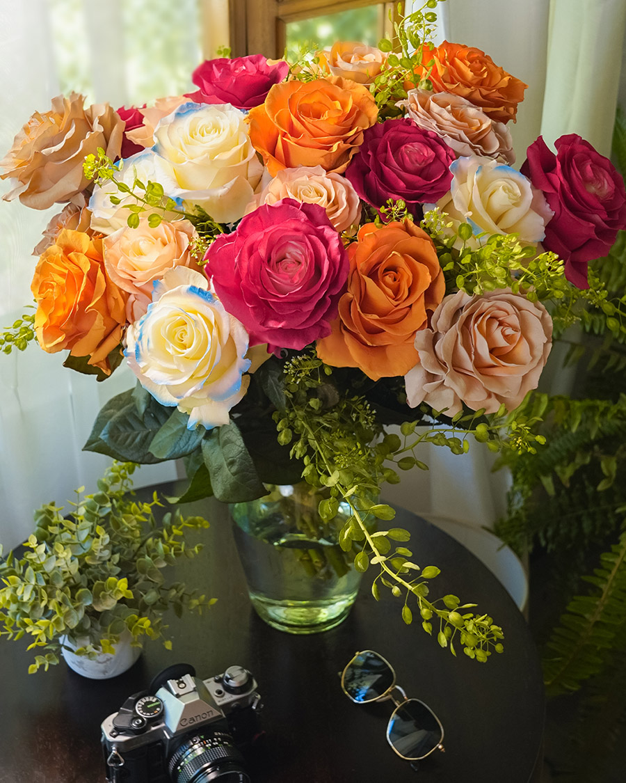 Star Roses table design with mixed roses Star Roses table design with mixed roses