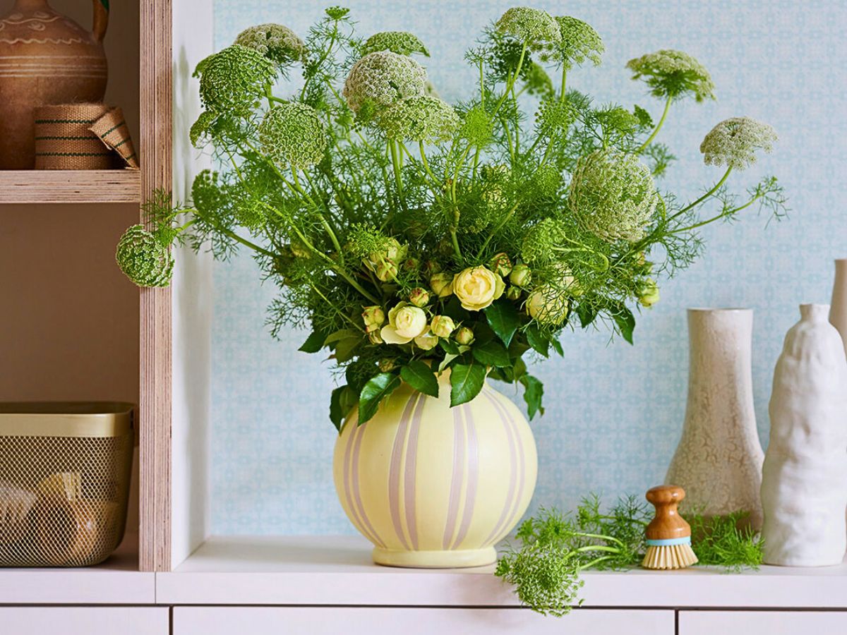 Design in a floral vase Simple and Minimalist Design Ideas to Capture the Easy Essence of Summer