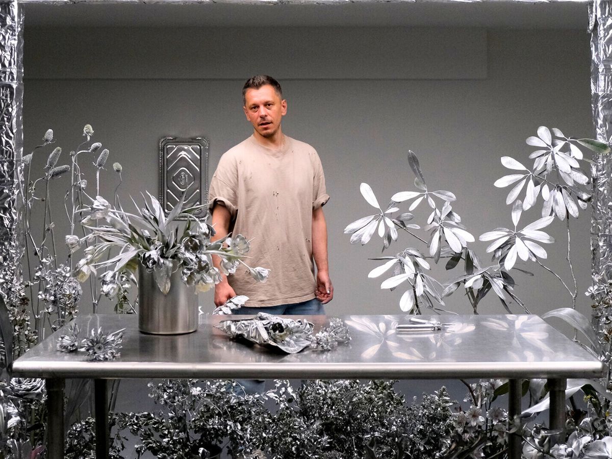 Floral artist with the silver installation Floral artist with the silver installation