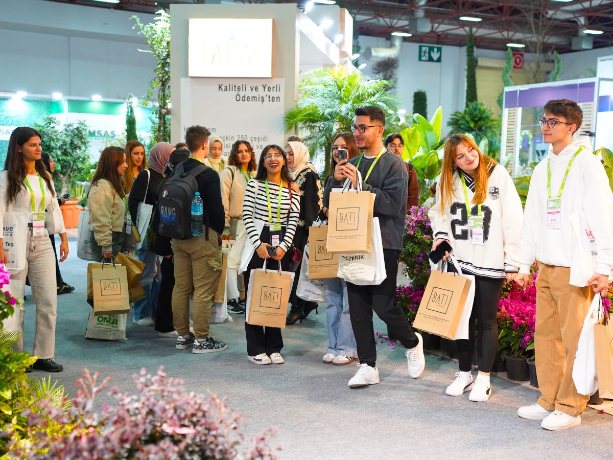 People enjoying the Istanbul horticulture fair People enjoying the Istanbul horticulture fair