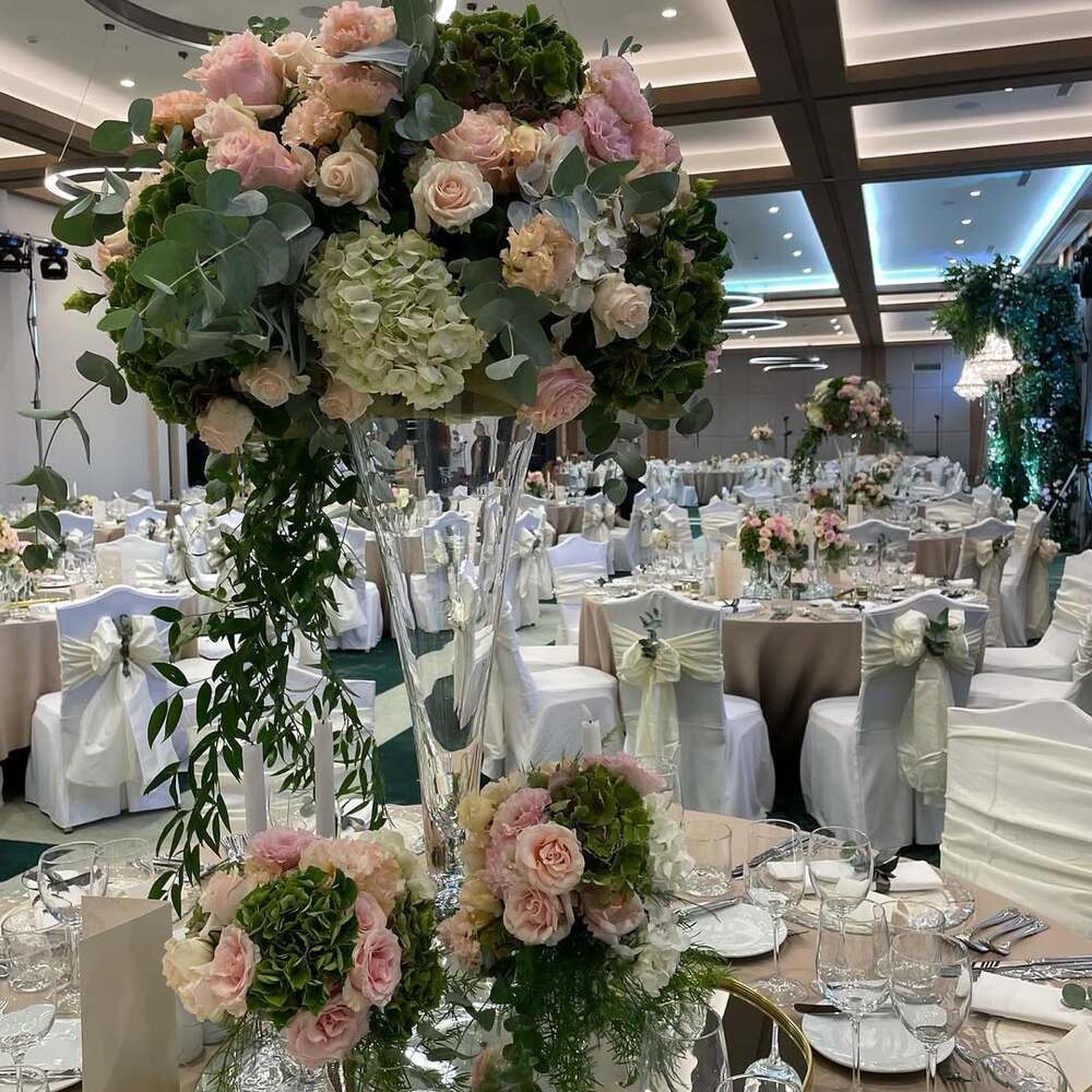 Elegant wedding reception floral decor Elegant wedding reception floral decor