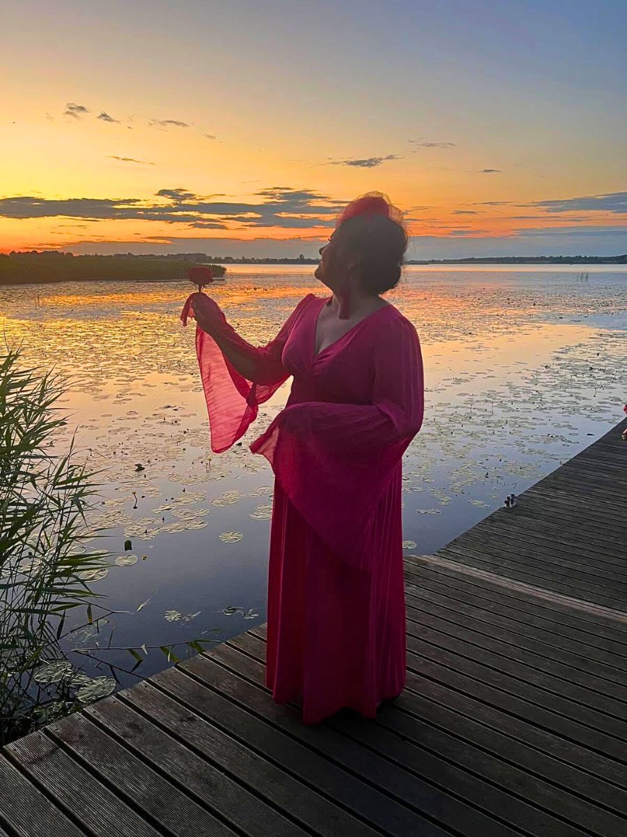 Iwona Kwiatek at the Lake in Rose Garden Paezeriai Iwona Kwiatek at the Lake in Rose Garden Paezeriai