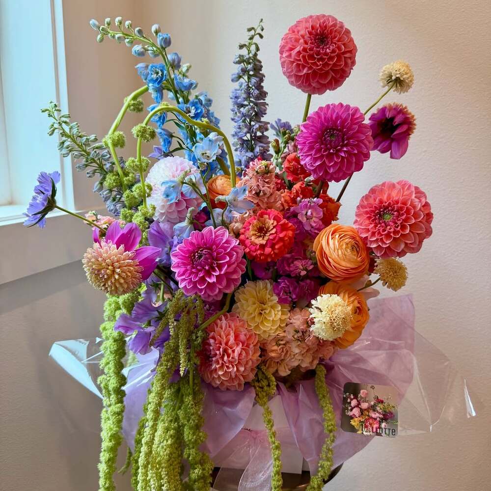 Vibrant mixed flower bouquet arrangement Vibrant mixed flower bouquet arrangement