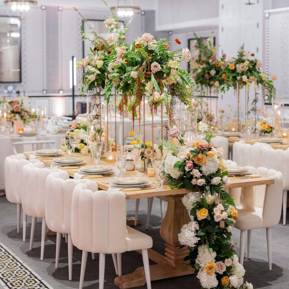Elegant floral tablescape with fragrance Elegant floral tablescape with fragrance