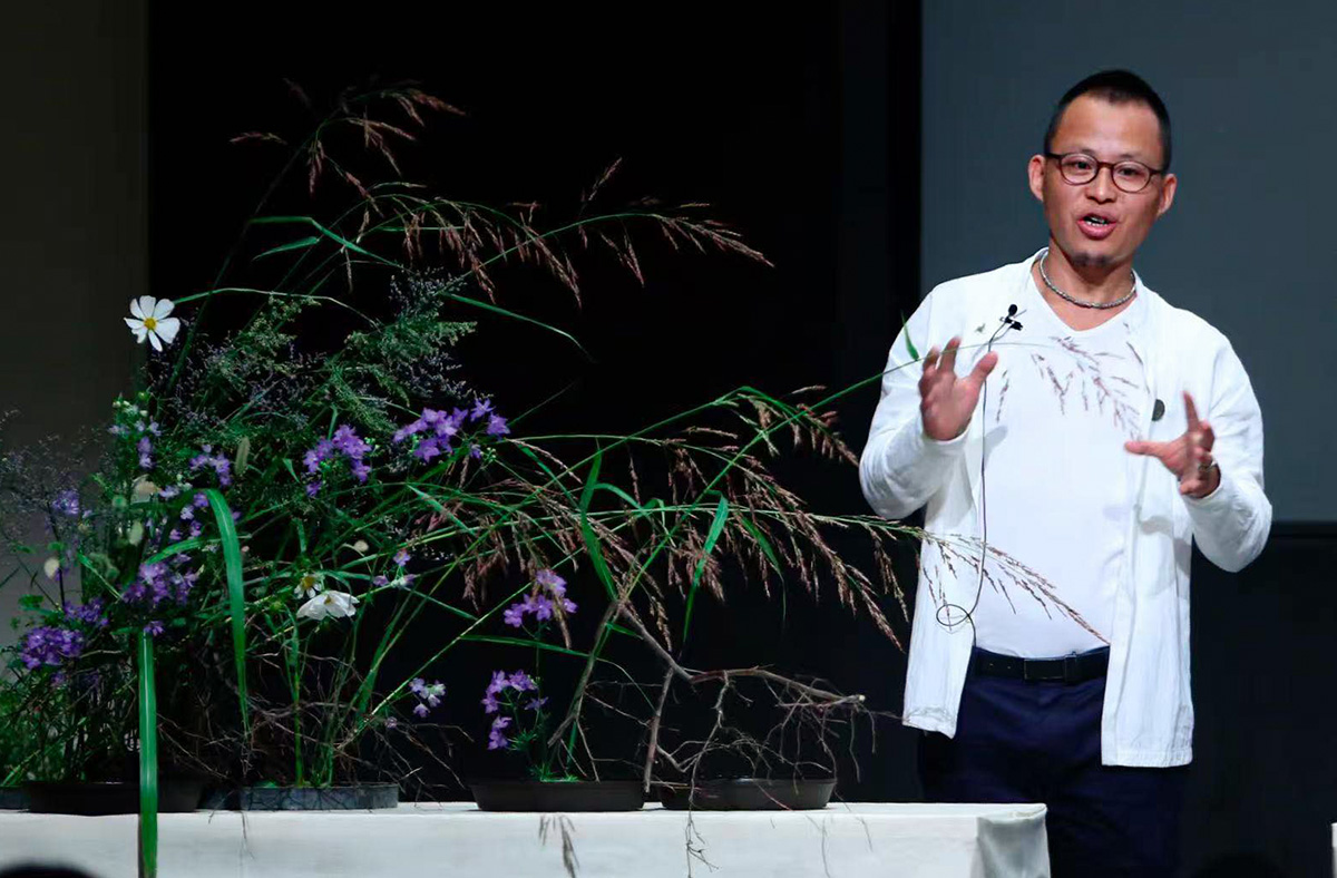 Ni Zhixiang demonstration floral art