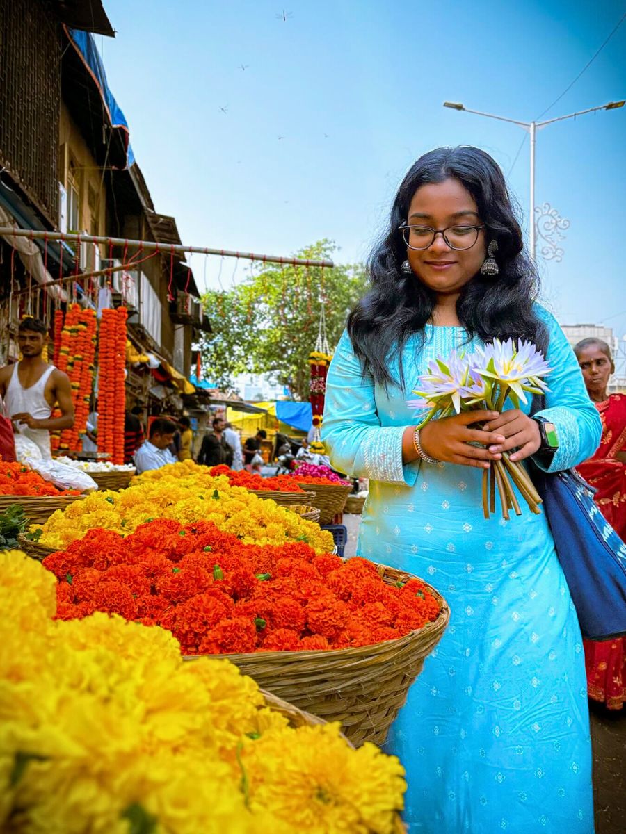Coordinated Efforts Show How India Is Gradually Beating the Synthetic Flower Scourge - Thursd Article