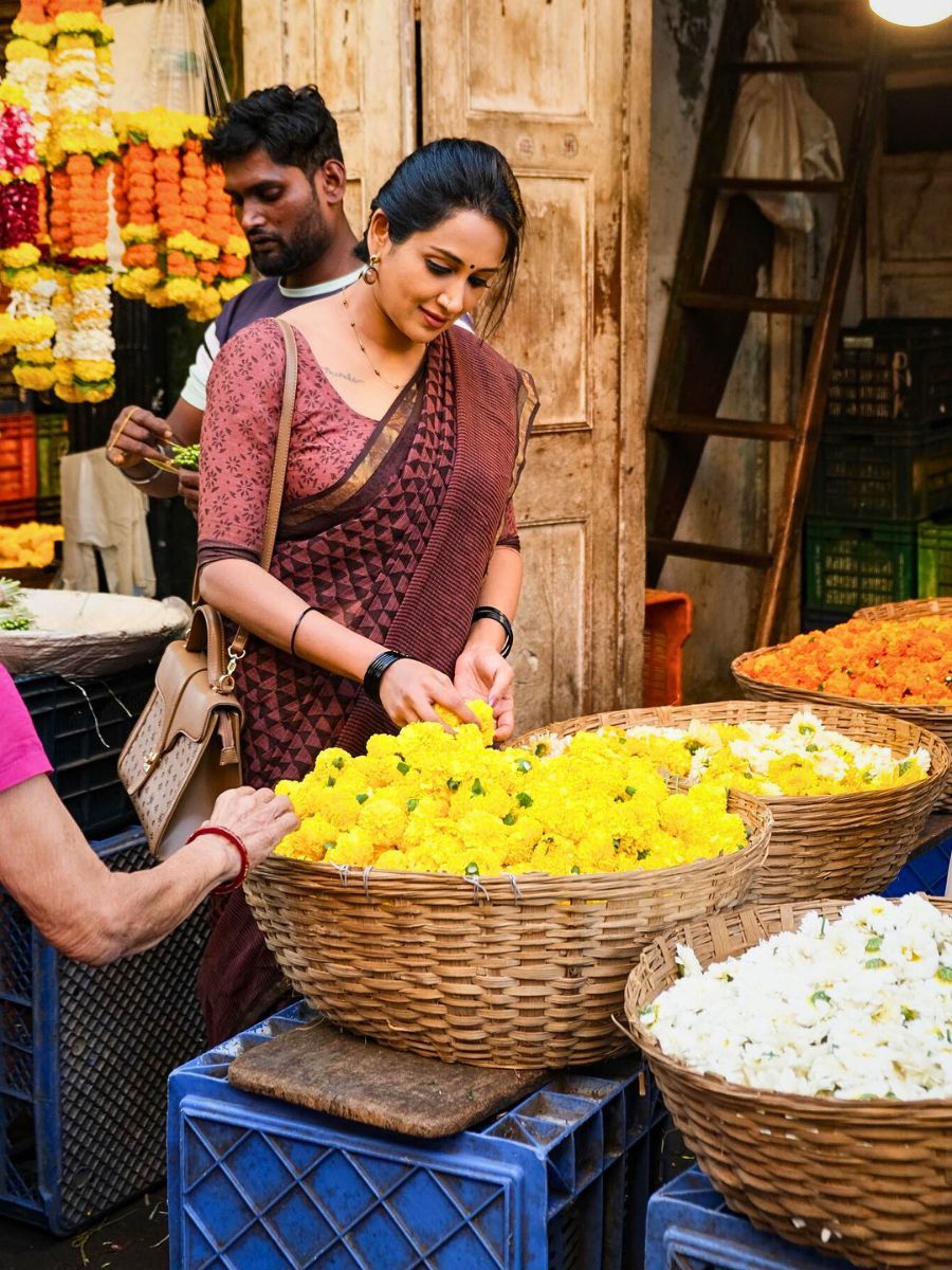 Coordinated Efforts Show How India Is Gradually Beating the Synthetic Flower Scourge - Thursd Article