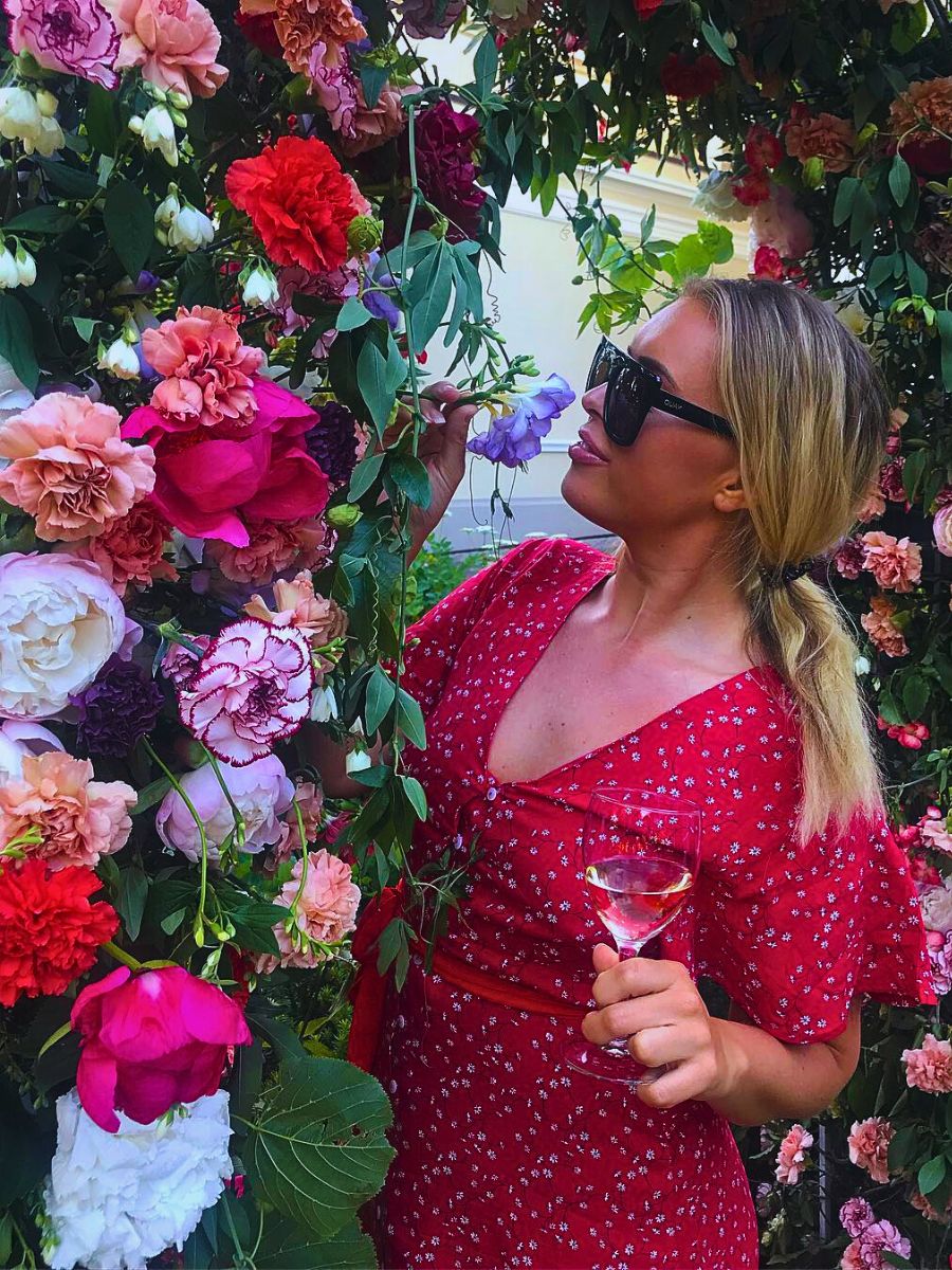 Effortlessly Hosting a Flower-Themed Garden Party in a Few Easy Steps