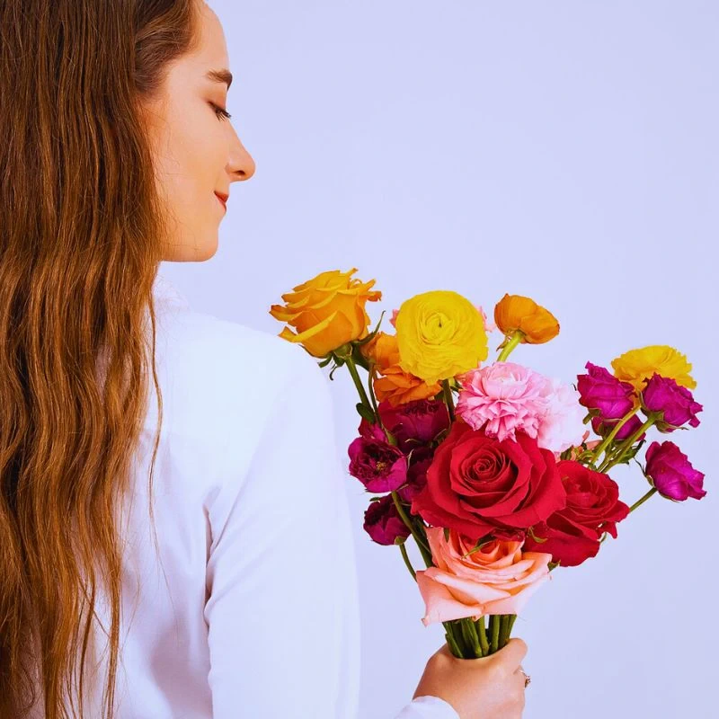 Science of Flower Colors and Why Some Easily Attract More Attention Than Others - Thursd Article