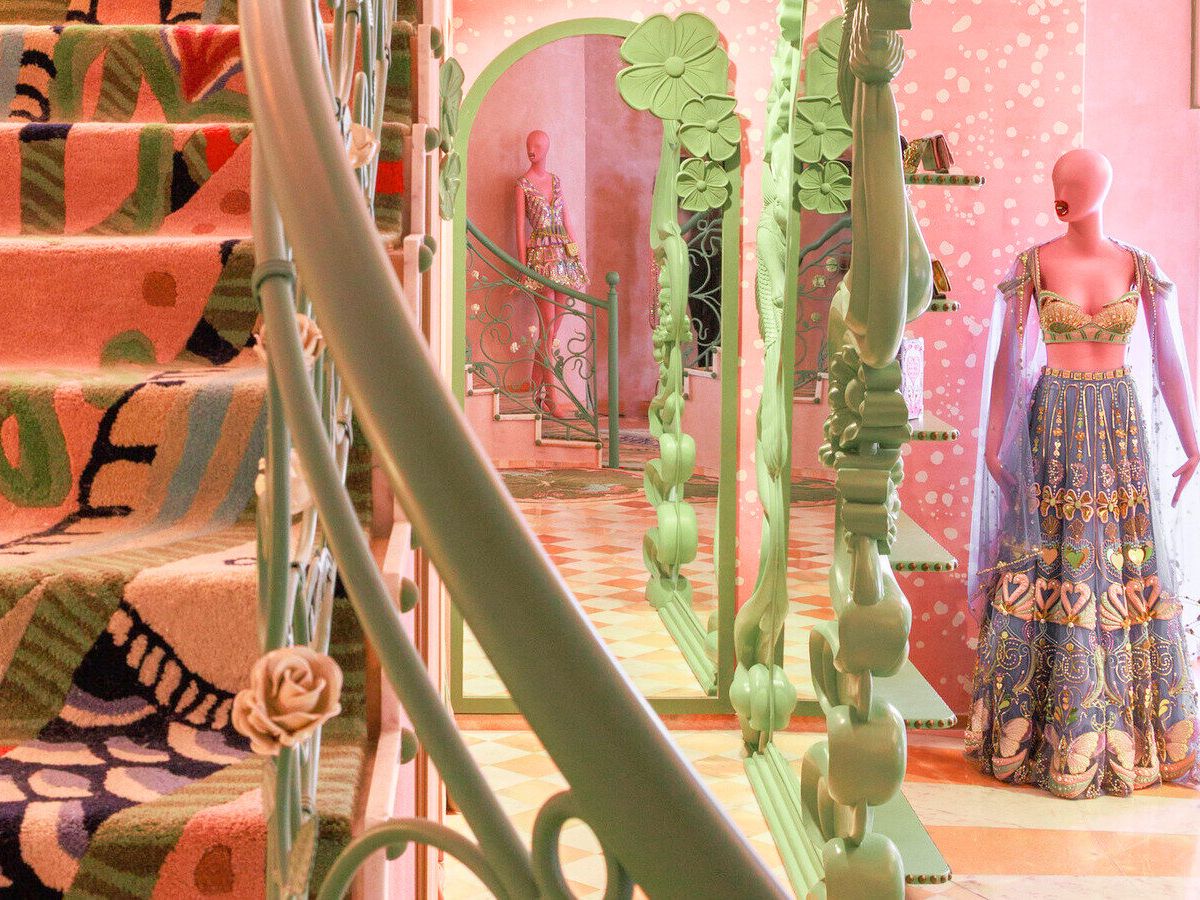Pink and green details in the inside Pink and green details in the inside