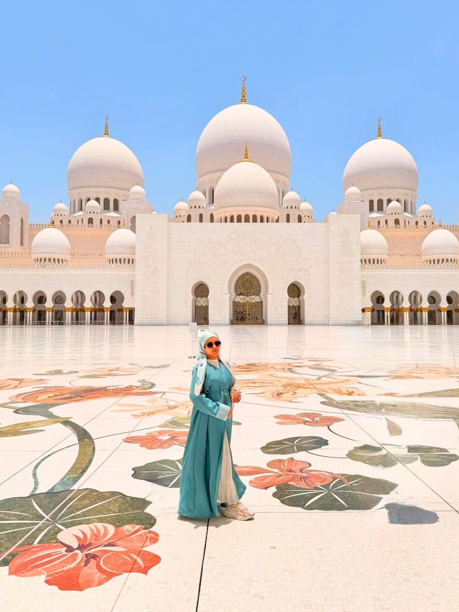 A woman at the Abu Dhabi mosque