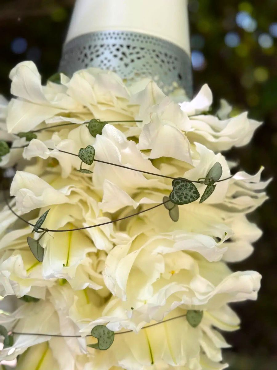 Bredefleur Friend Karin Pasman Bridal Bouquet With Bowl of Beauty Lilies