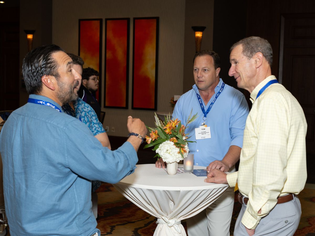Attendees at SAF Phoenix 2025 convention catching up Attendees at SAF Phoenix 2025 convention catching up