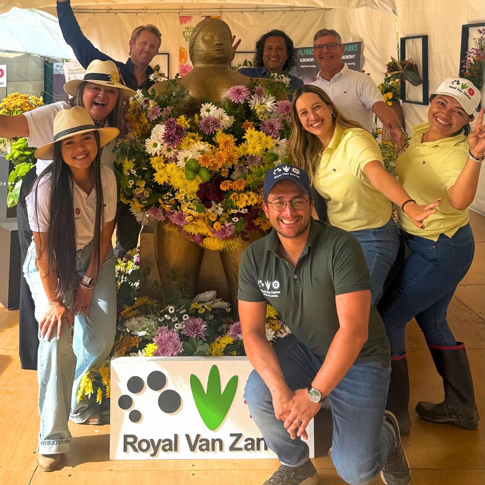 Team Royal Van Zanten posing for picture during the Chysanthemum week Chrysanthemum week