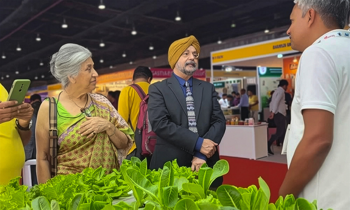 Horticonnect Expo Indian people talking