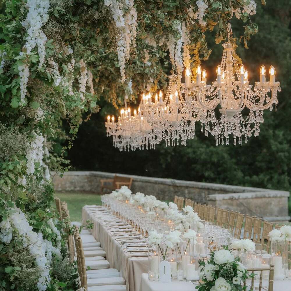 Elegant wedding table with chandeliers