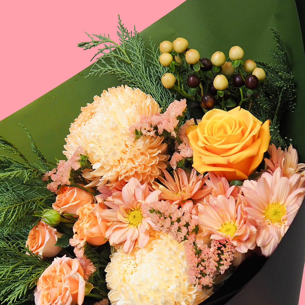 Elegant bouquet with roses and chrysanthemums