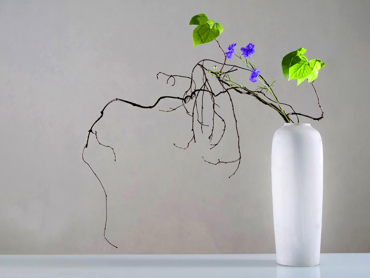 Ni Zhixiang Oriental design with leaf and blue flower