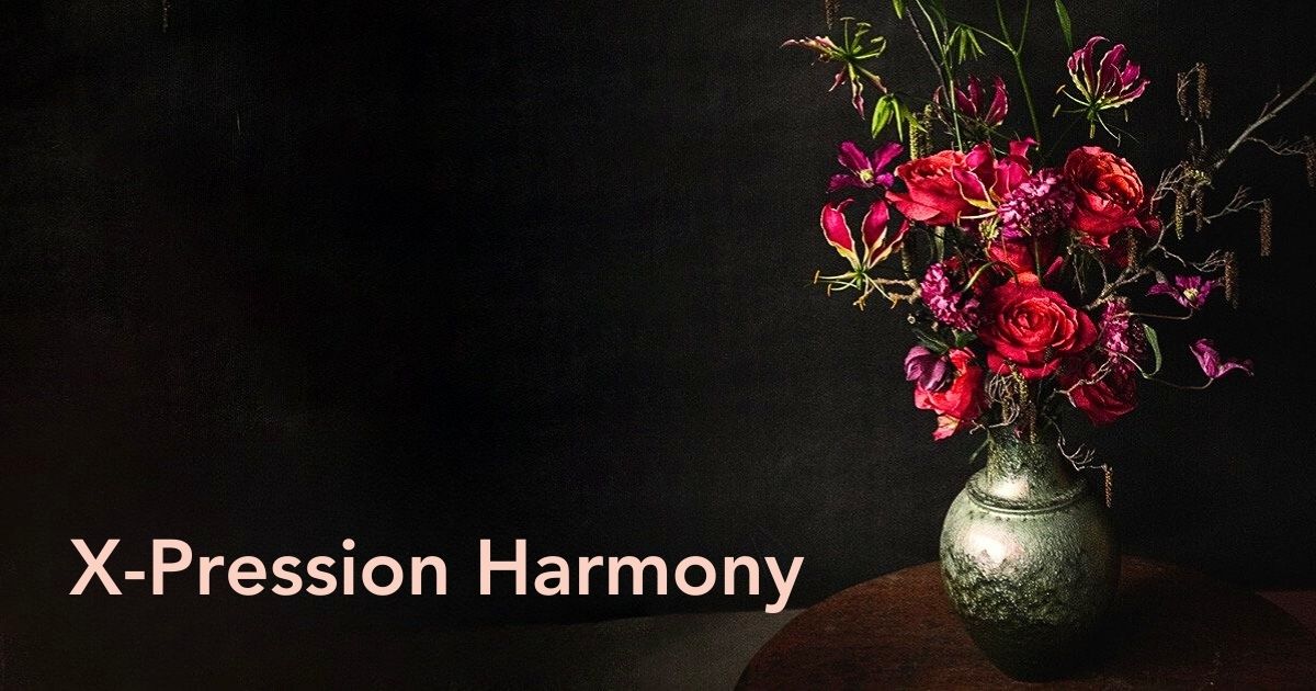 A vase with X-pression rose design