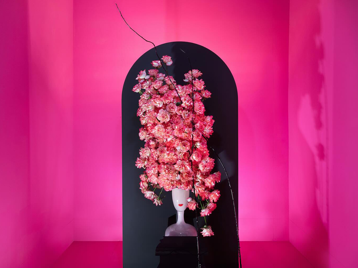 Robert Bartolen Mrs. Vase Rose Jumilia Robert Bartolen Mrs. Vase Rose Jumilia