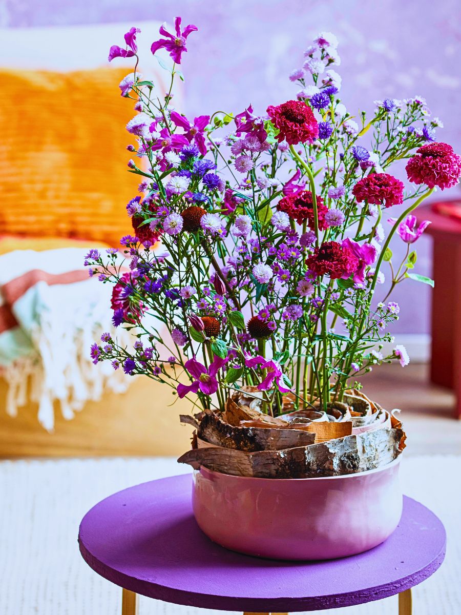 Marginpar’s Aster Meets Bark in an Avant-Garde Take On Floral Arrangements - Thursd Article