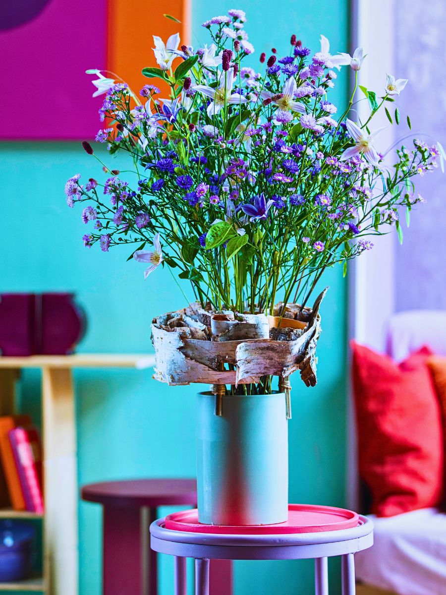 Marginpar’s Aster Meets Bark in an Avant-Garde Take On Floral Arrangements - Thursd Article
