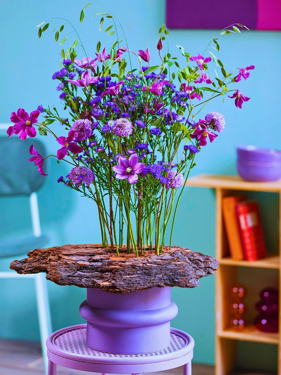 Marginpar’s Aster Meets Bark in an Avant-Garde Take On Floral Arrangements - Thursd Article