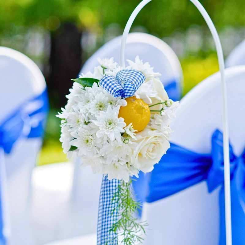 Chrysanthemum Pina Colada artpiece on wedding with lemon by Szkoła Florystyczna and pinacolada chrysanthemum