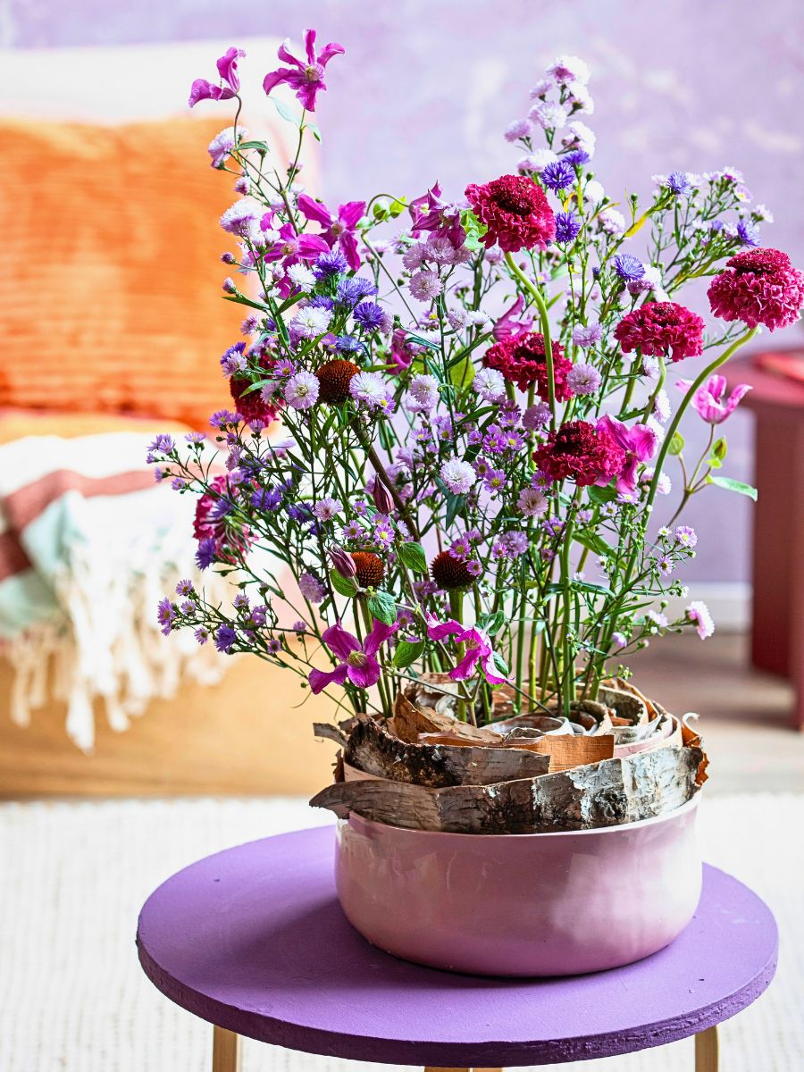 Marginpar’s Aster Meets Bark in an Avant-Garde Take On Floral Arrangements - Thursd Article