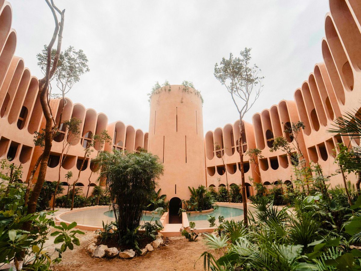 The entire pink view of the Babel Tower