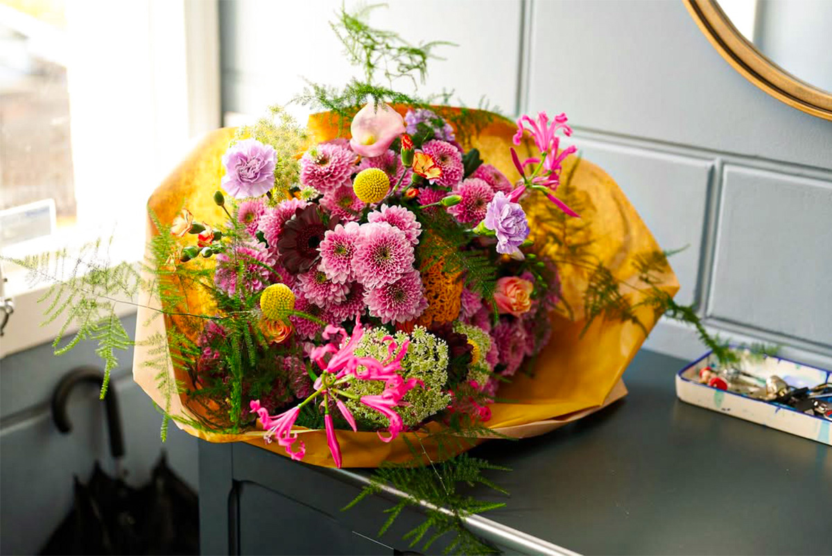 Chrysanthemum Fabienne bouquet with Nerine Chrysanthemum Fabienne bouquet with Nerine