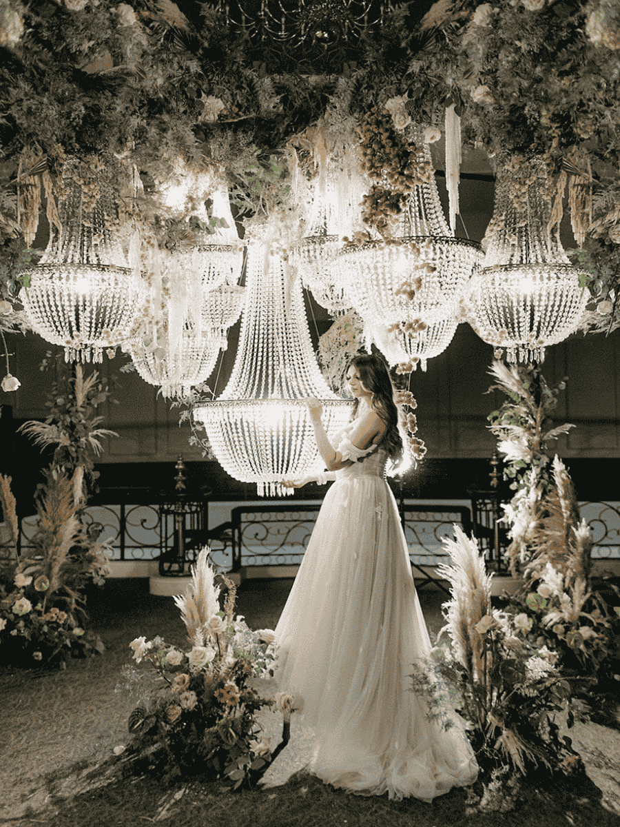 Light-Inspired-Wedding-with-Chandelier-Decor