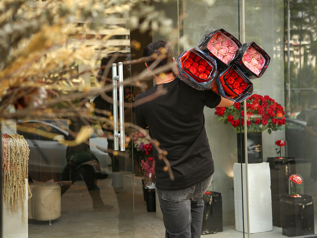Floristi Georgia delivery of pink and red roses
