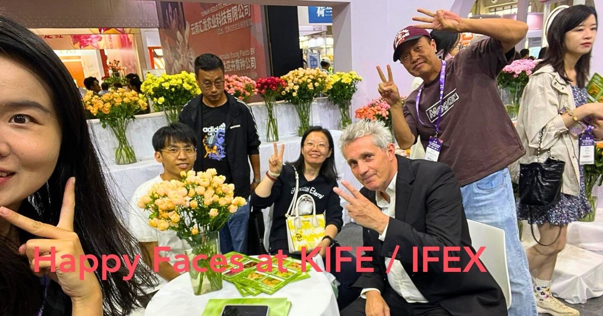 Happy faces at Yuxi De Ruiter Booth in Kunming