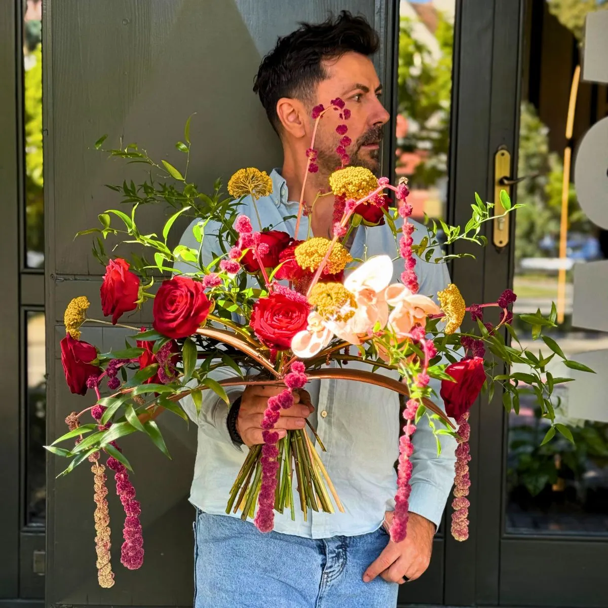 Featured-Andrei-Bindea-for-Teachers-Day-With-Porta-Nova-Red-Naomi-Roses