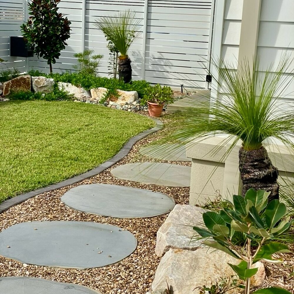 Creative stepping stones and garden edging Creative stepping stones and garden edging