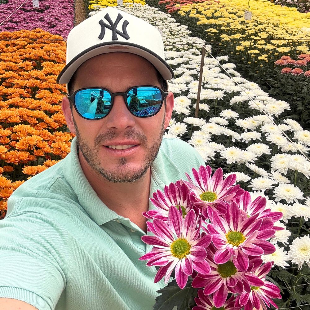 David Marin holding a bunch of Chrysanthemums 10 Questions to David Marin