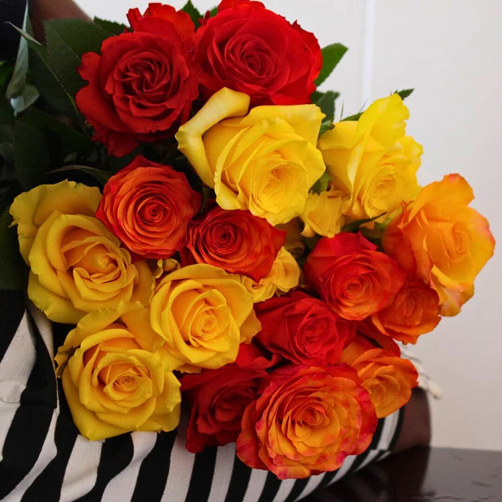 Roses in fall season colors United Selections’ Perfect Roses to Capture the Spirit of the Fall Season in Autumnal Designs