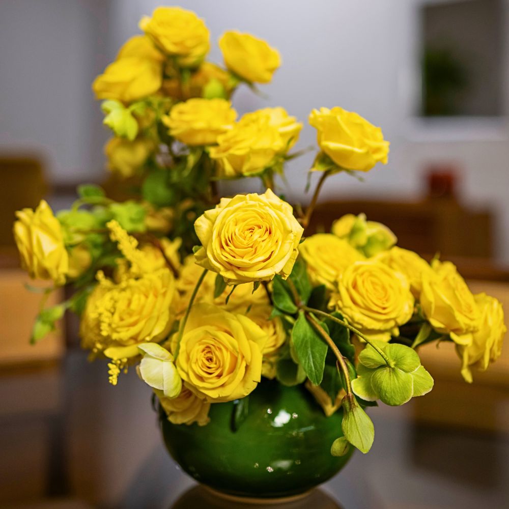 Spray Rose Golden Blossoms United Selections’ Perfect Roses to Capture the Spirit of the Fall Season in Autumnal Designs