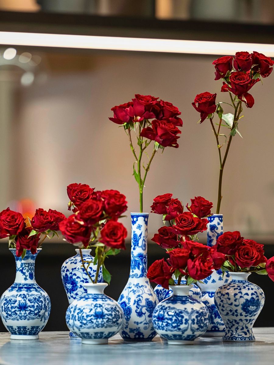 Spray Rose Velvet Blossoms United Selections’ Perfect Roses to Capture the Spirit of the Fall Season in Autumnal Designs