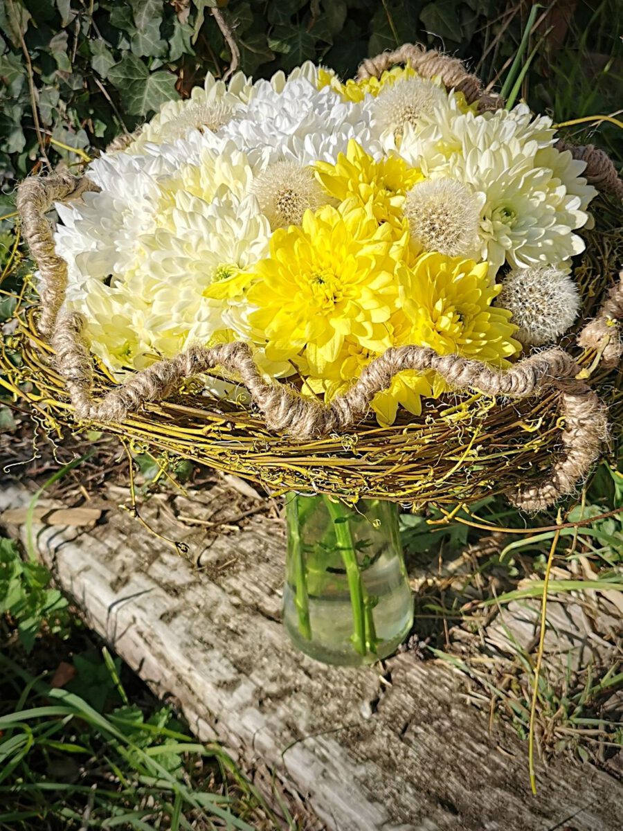 Sarah Willemart with Pina Colada White and Yellow Chrysanthemum - on Thursd 01