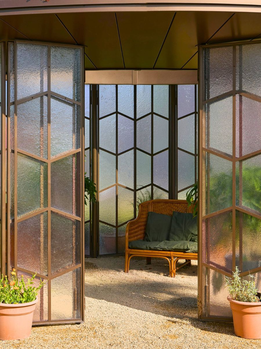 Entrance with chairs and indoor plants Entrance with chairs and indoor plants