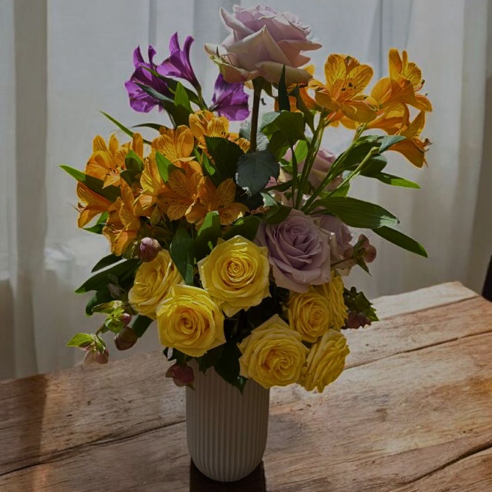 Autumn-themed roses and Alstroemeria United Selections’ Perfect Roses to Capture the Spirit of the Fall Season in Autumnal Designs - Thursd Article
