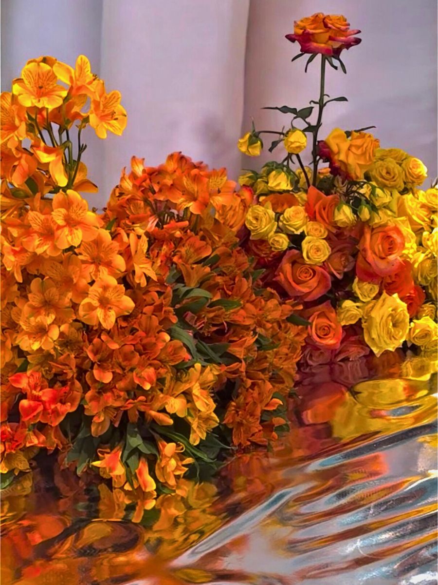 Fall-themed design Breeder United Selections has a selection of roses for you to try out for that warm and cozy autumnal feel.