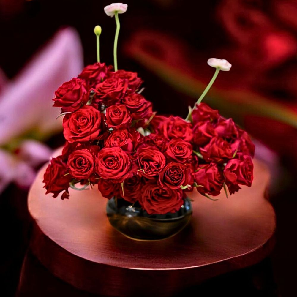 Spray Rose Velvet Blossoms United Selections’ Perfect Roses to Capture the Spirit of the Fall Season in Autumnal Designs - Thursd Article