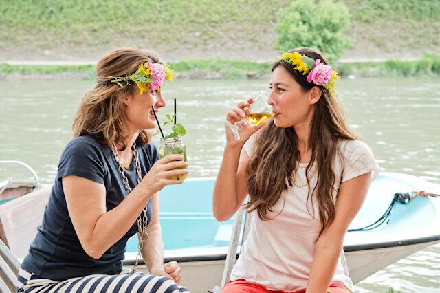 Flower Class on a Boat - Flority Fair- Article on Thursd. - Drinking aperitivo