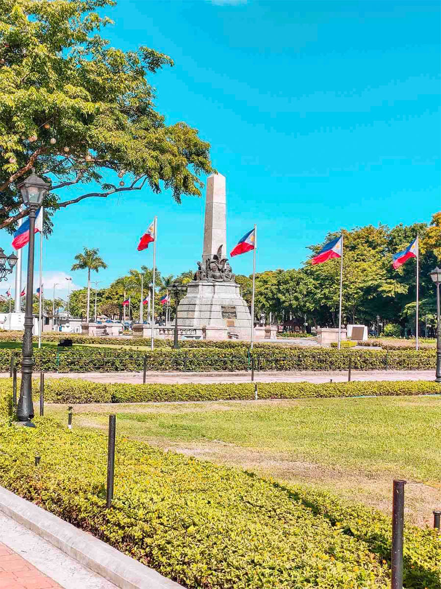 Rizal Park Luneta monument