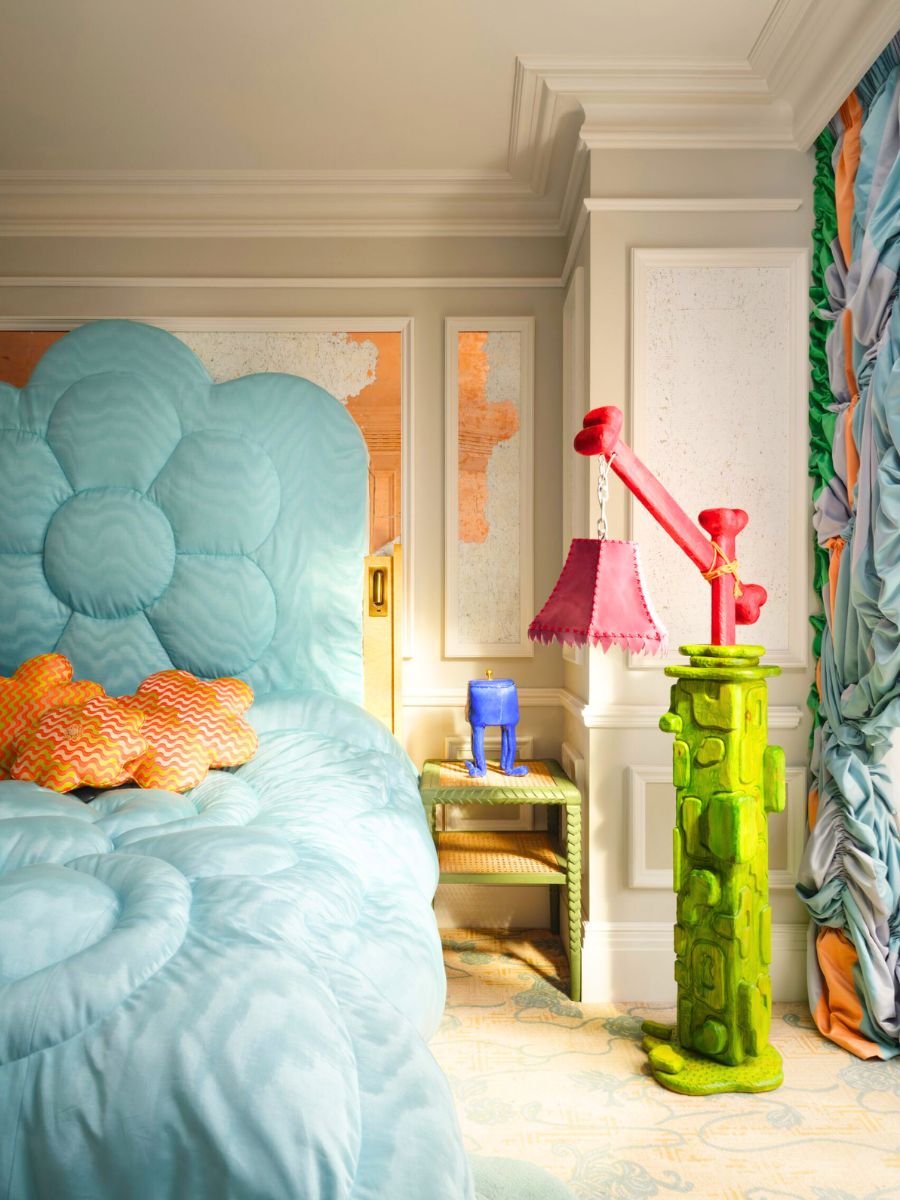 Mandarin Oriental room with flowery colorful theme Mandarin Oriental room with flowery colorful theme