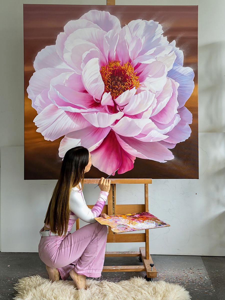 Ira Volkova, an artist from Ukraine paints peonies.