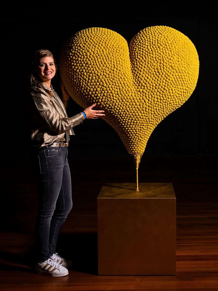 Hanneke Frankema With Her Huge Heart of Craspedia for Her Show Growth Photo by Nico Alsemgeest Hanneke Frankema With Her Huge Heart of Craspedia for Her Show Growth Photo by Nico Alsemgeest
